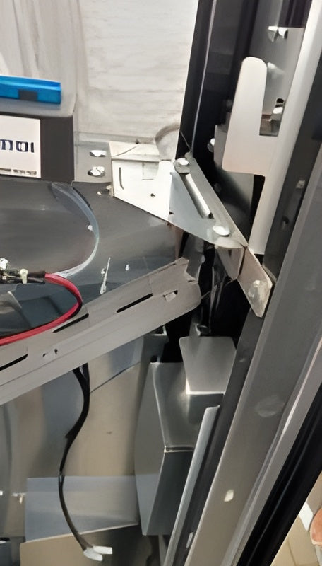Befestigungsblech Innen Oben – Frontpanel & Kassenschub SandenVendo Automaten
